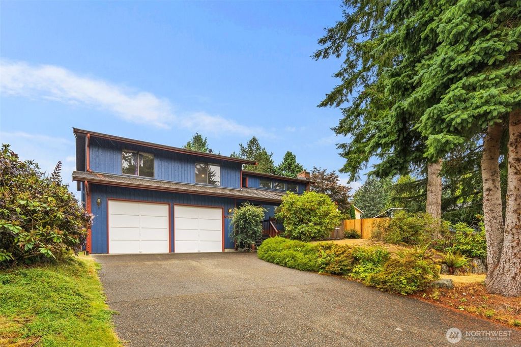 Photo of 15915 SE 166th Pl Pl, Renton, WA 98058 (MLS # 2421347)