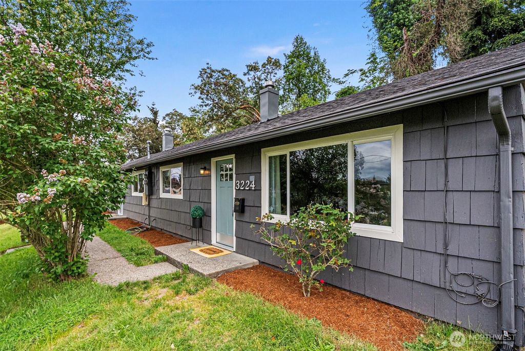 Photo of 3224 Halverson Avenue, Bremerton, WA 98310 (MLS # 2517416)