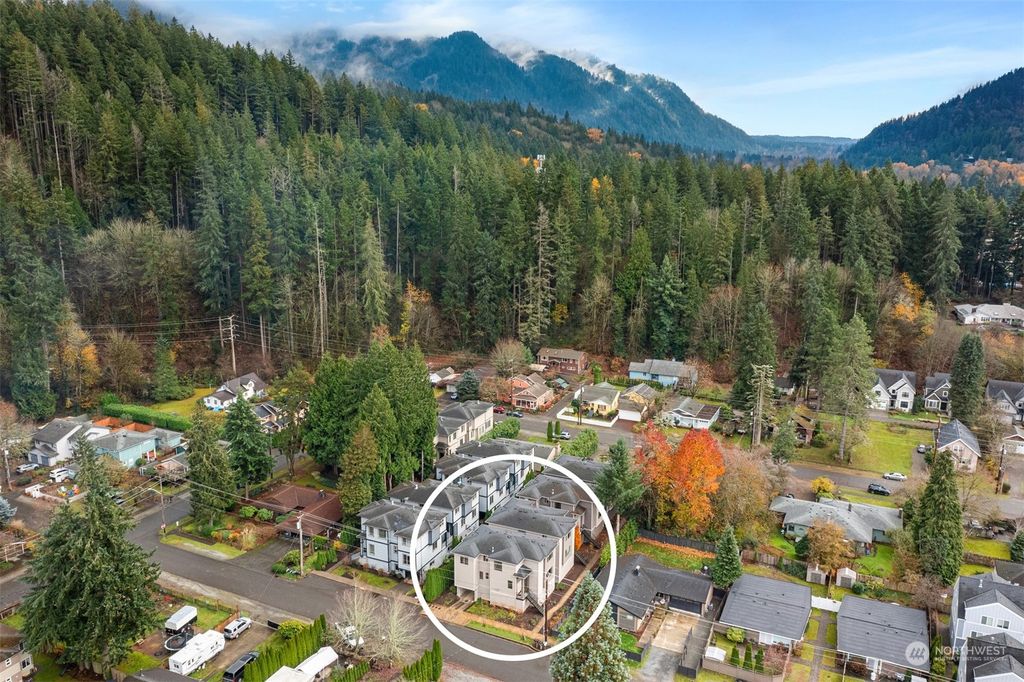 Photo of 551 SE Andrews Street, Issaquah, WA 98027 (MLS # 2182052)