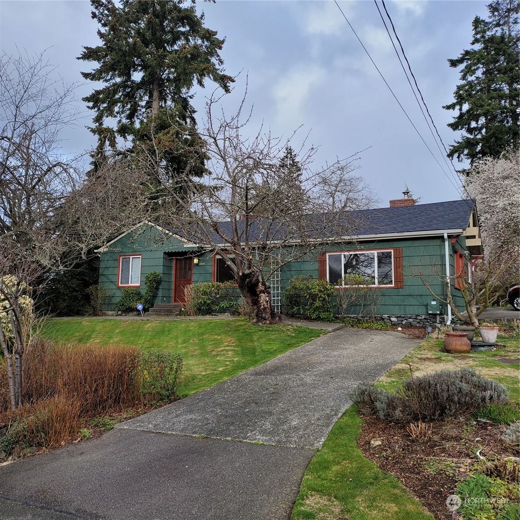 Photo of 27044 12th Avenue S, Des Moines, WA 98198 (MLS # 2048631)