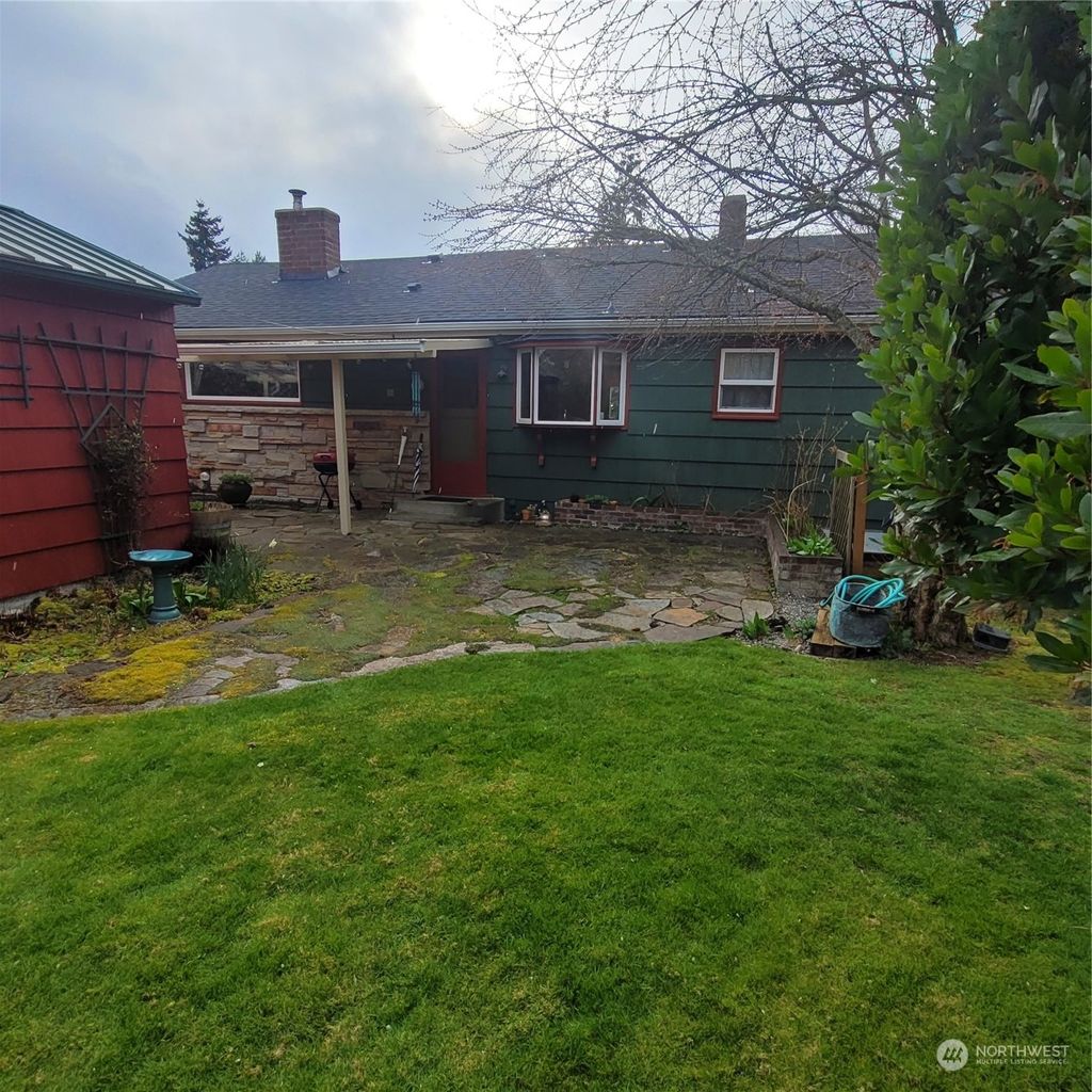 Photo of 27044 12th Avenue S, Des Moines, WA 98198 (MLS # 2048631)