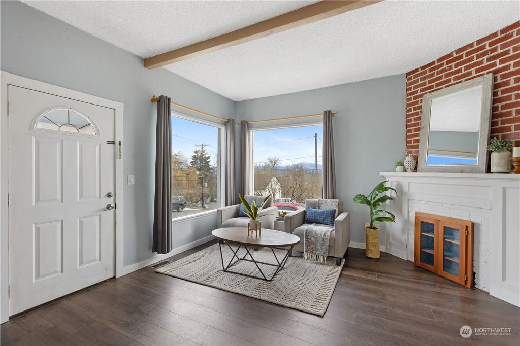 Photo of 2216 Main Street, Everett, WA 98203 (MLS # 2037849)