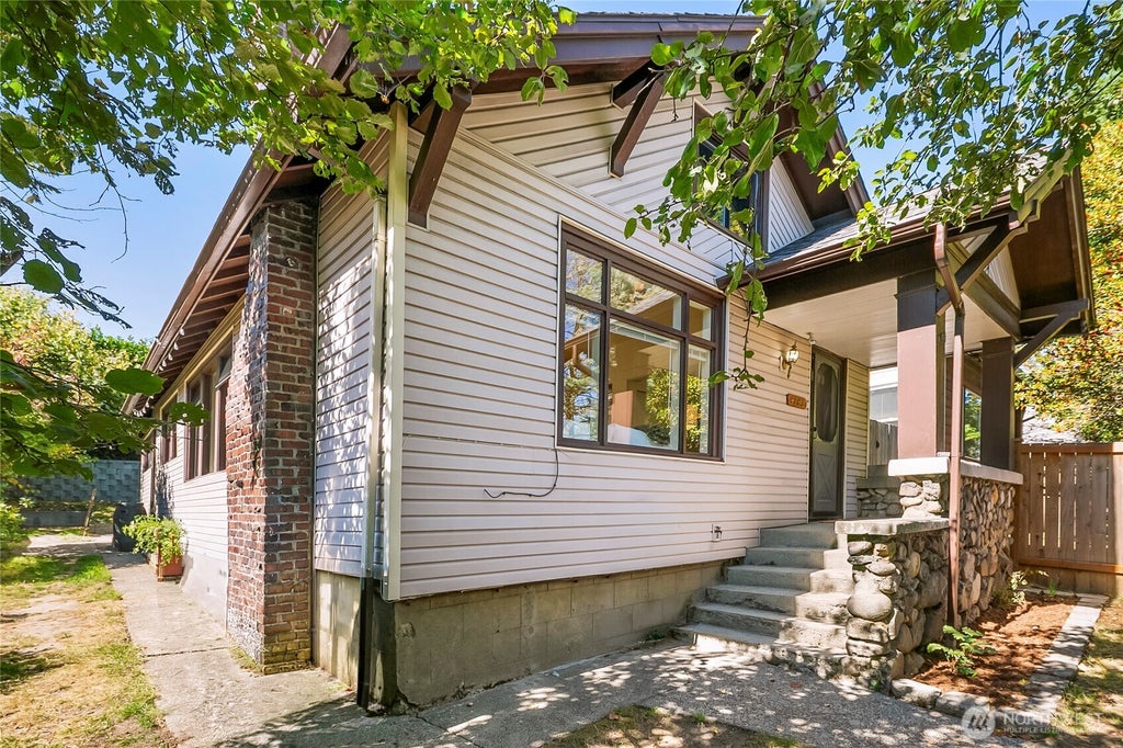 Photo of 4743 5th Avenue NE, Seattle, WA 98105 (MLS # 2583737)