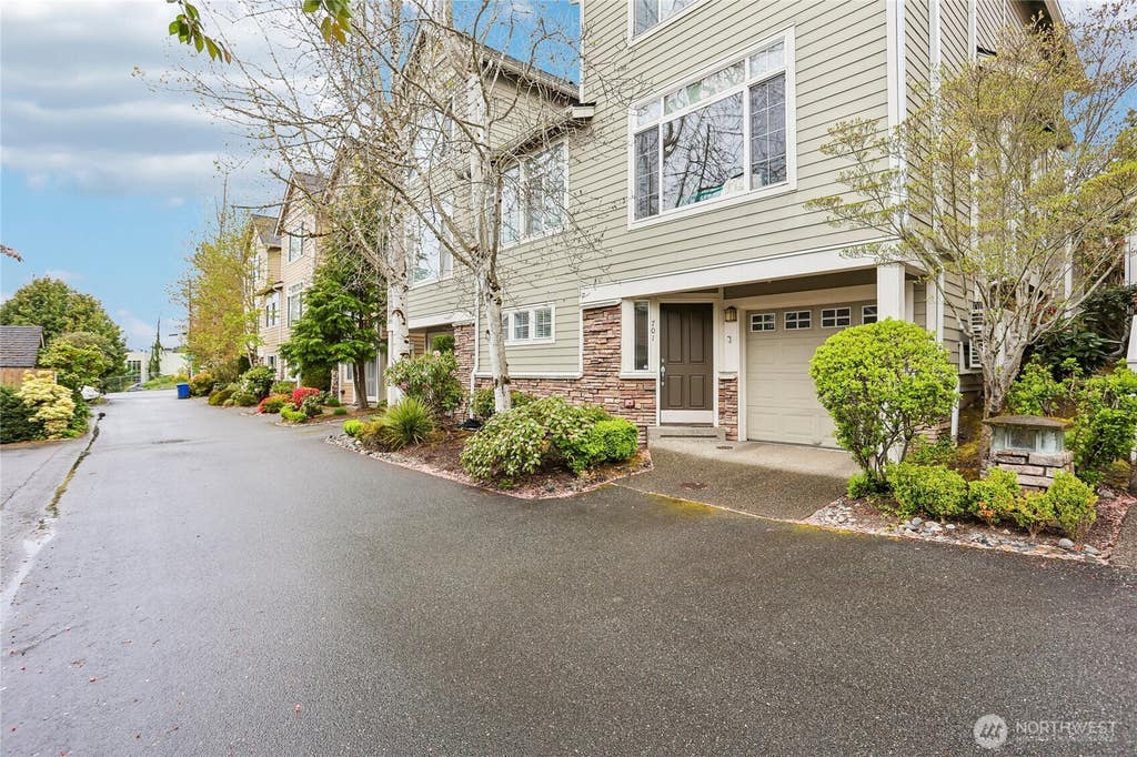 Photo of 11875 SE 4th Place #701, Bellevue, WA 98005 (MLS # 2565263)