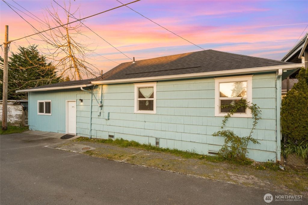 Photo of 1620 1/2 Lombard Avenue, Everett, WA 98201 (MLS # 2505775)