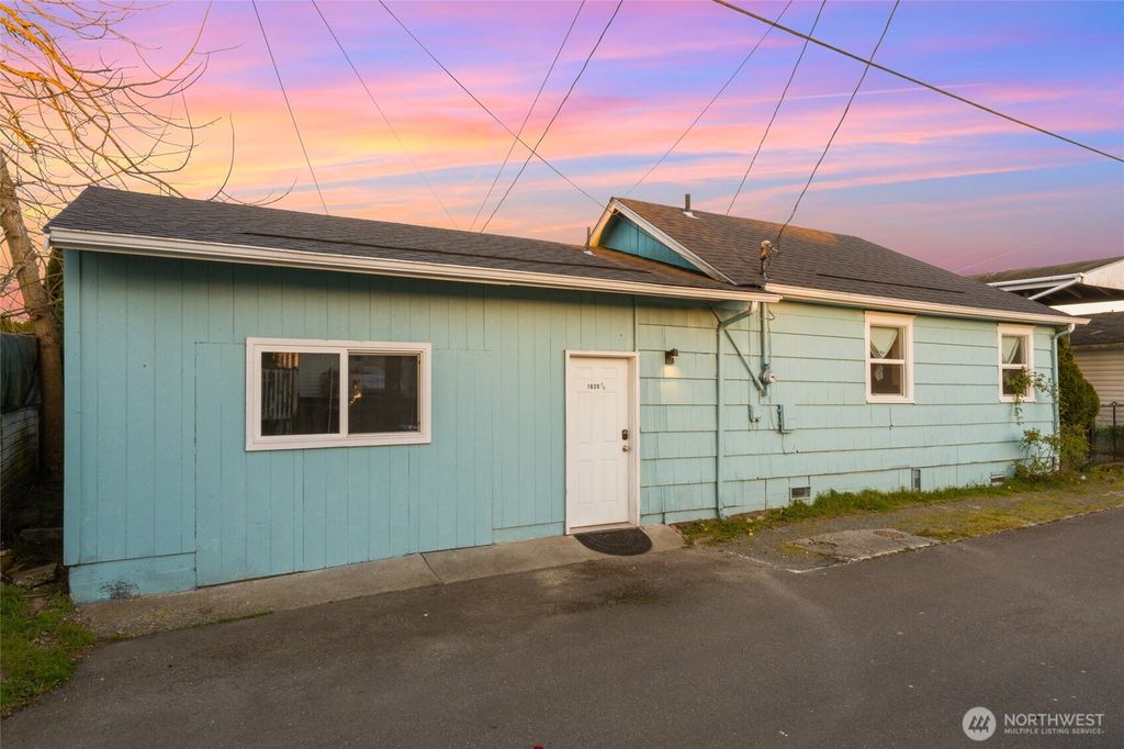 Photo of 1620 1/2 Lombard Avenue, Everett, WA 98201 (MLS # 2505775)