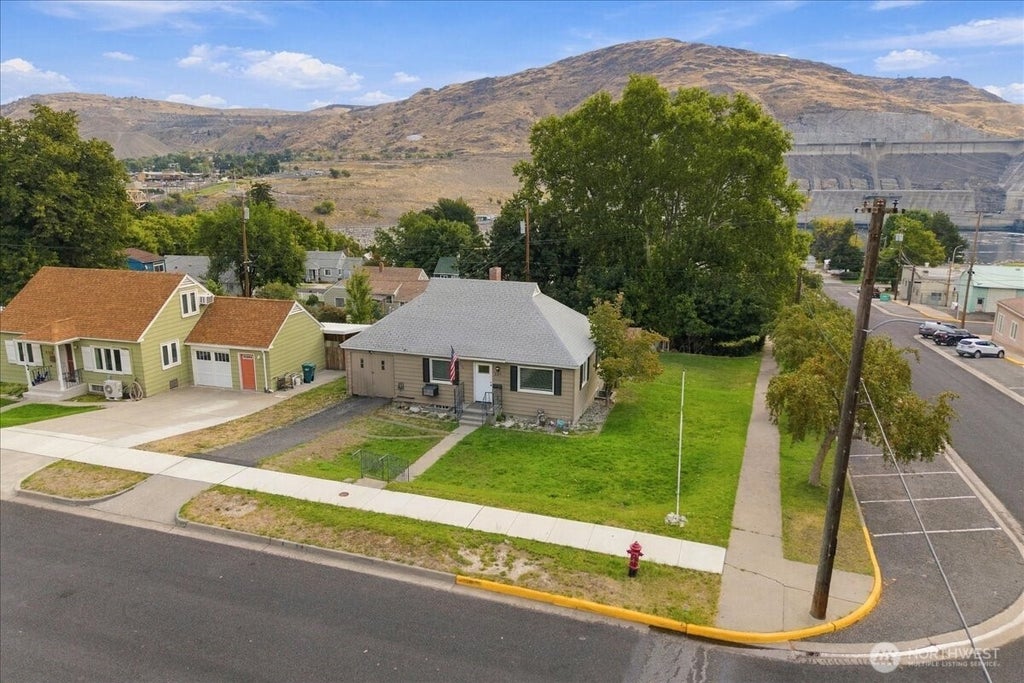 Photo of 203 Ferry Street, Coulee Dam, WA 99116 (MLS # 2582251)