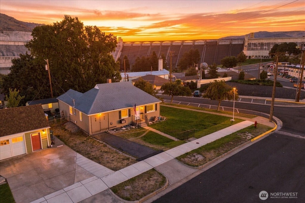 Photo of 203 Ferry Street, Coulee Dam, WA 99116 (MLS # 2582251)