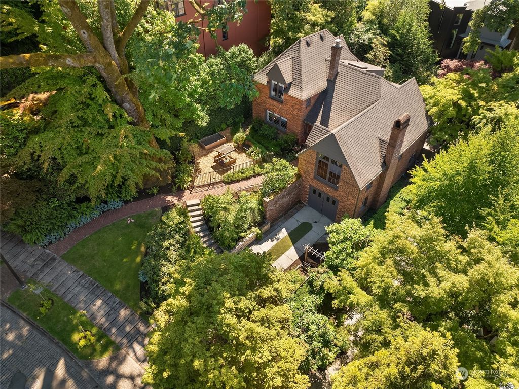 Photo of 307 36th Avenue E, Seattle, WA 98112 (MLS # 2326979)