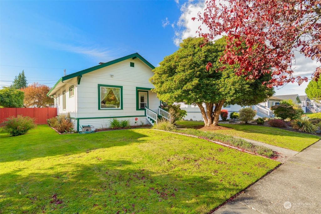 Photo of 1822 Baker Avenue, Everett, WA 98201 (MLS # 2308969)