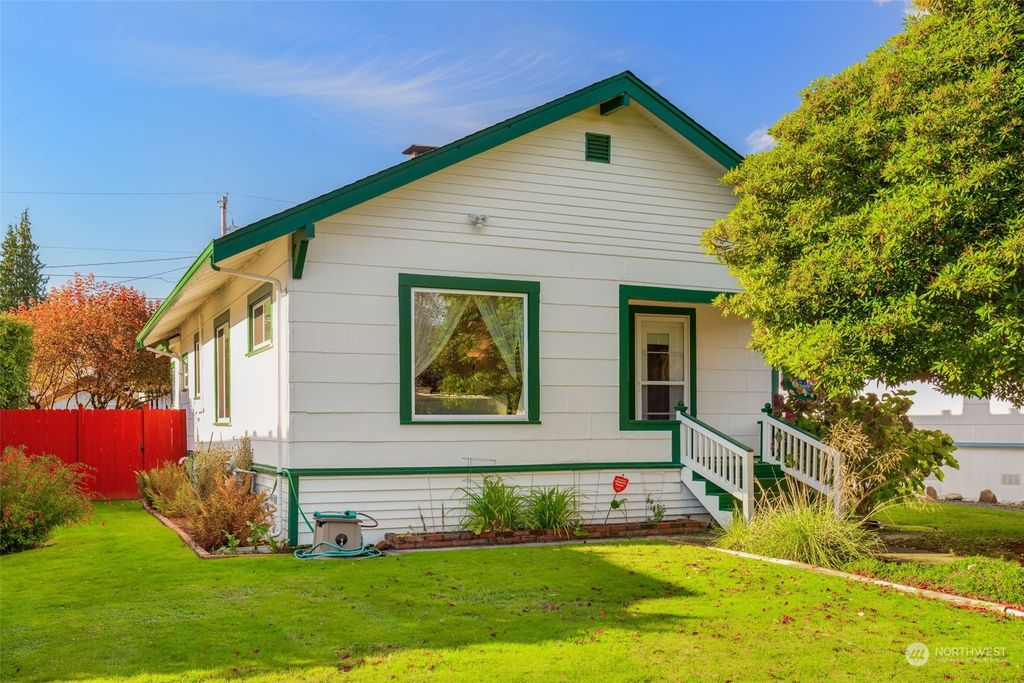Photo of 1822 Baker Avenue, Everett, WA 98201 (MLS # 2308969)