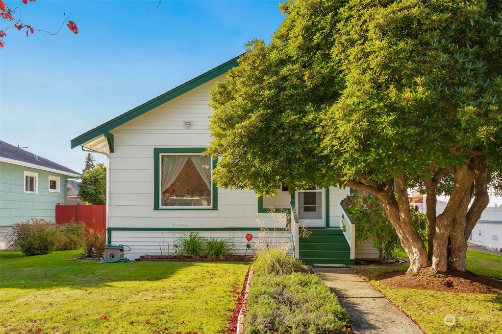 Photo of 1822 Baker Avenue, Everett, WA 98201 (MLS # 2308969)