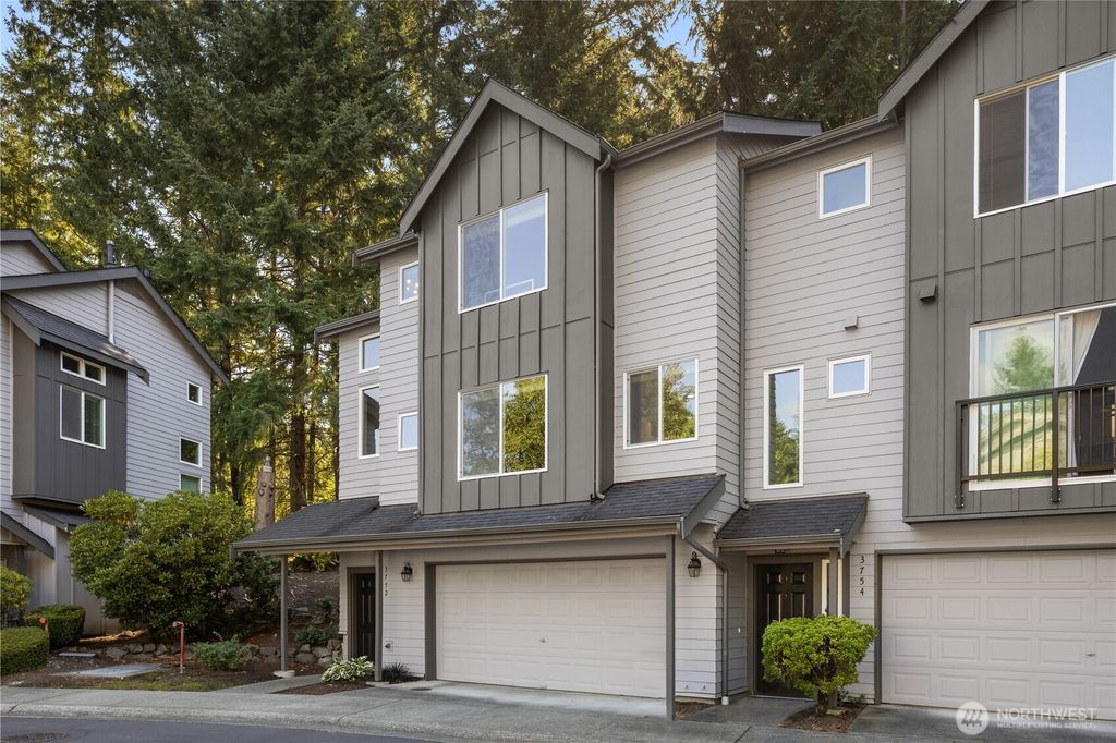 Photo of 3752 257th Avenue SE, Sammamish, WA 98029 (MLS # 2528304)