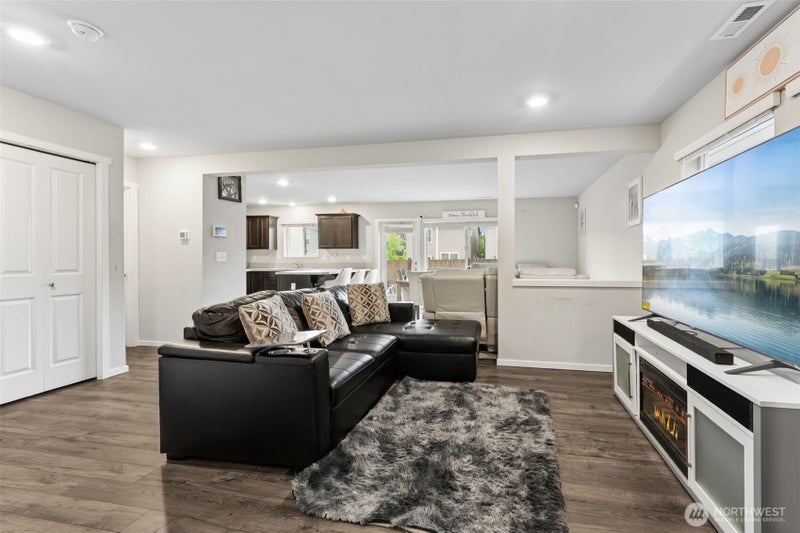 18711 108th Avenue E