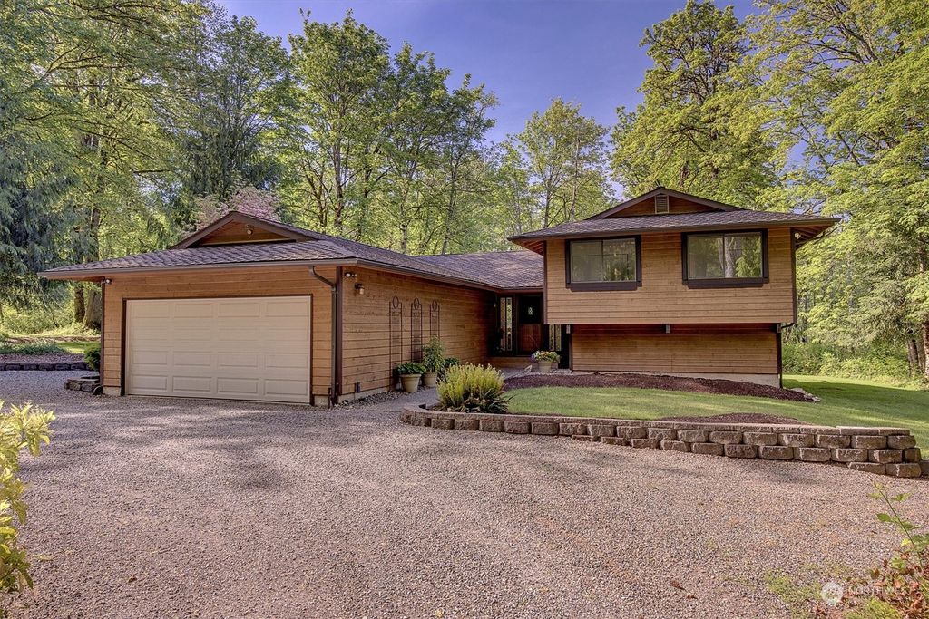 Photo of 25515 NE 47th Place, Redmond, WA 98053 (MLS # 2238936)