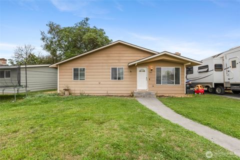 Photo of 720 S Kennedy Place, Moses Lake, WA 98837 (MLS # 2417229) Photo of 720 S Kennedy Place, Moses Lake, WA 98837 (MLS # 2417229)
