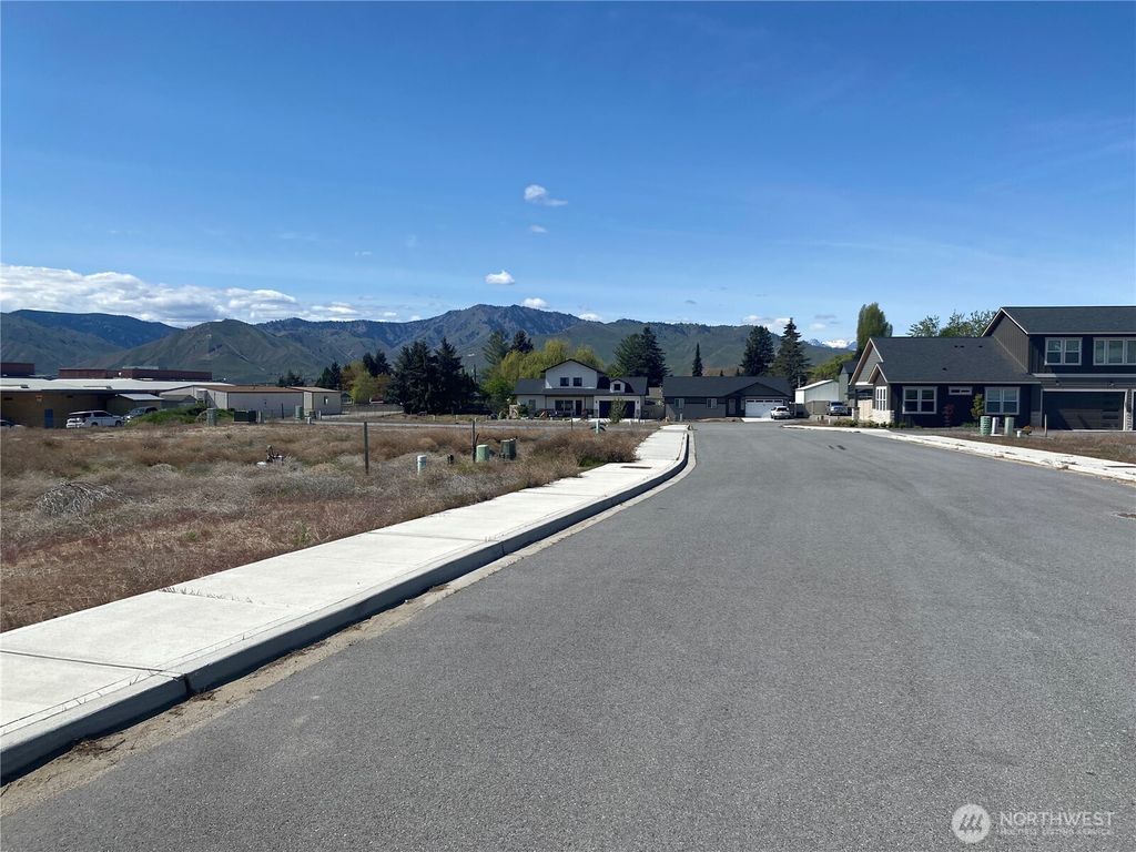 Photo of 183 Harold Street NE, East Wenatchee, WA 98802 (MLS # 2509933)