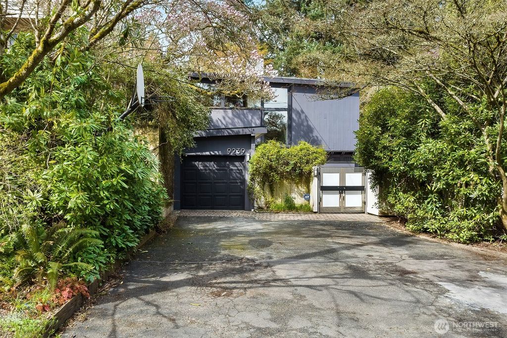 Photo of 9239 Matthews Avenue NE, Seattle, WA 98115 (MLS # 2348512)