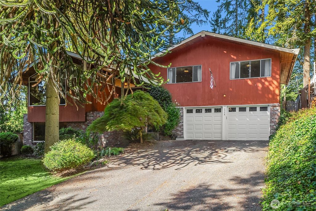 Photo of 2708 NE 195th Place, Shoreline, WA 98155 (MLS # 2432370)