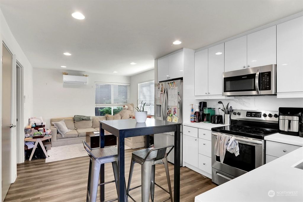 Photo of 5224 A Brooklyn Avenue NE, Seattle, WA 98105 (MLS # 2268882)