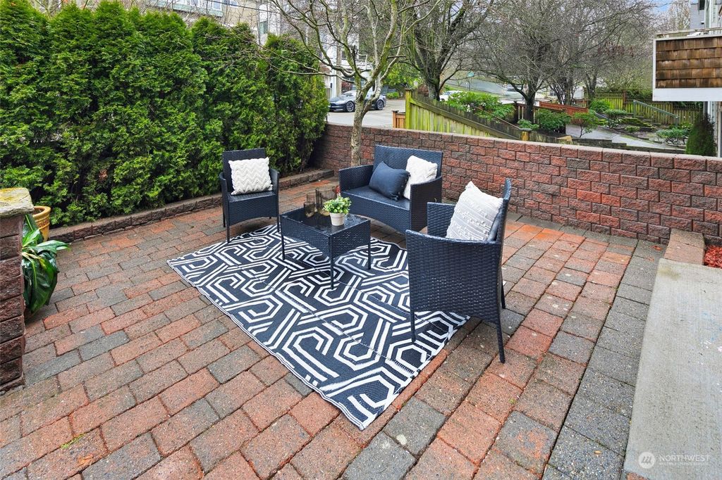 Photo of 126 25th Avenue E #C, Seattle, WA 98112 (MLS # 2192380)