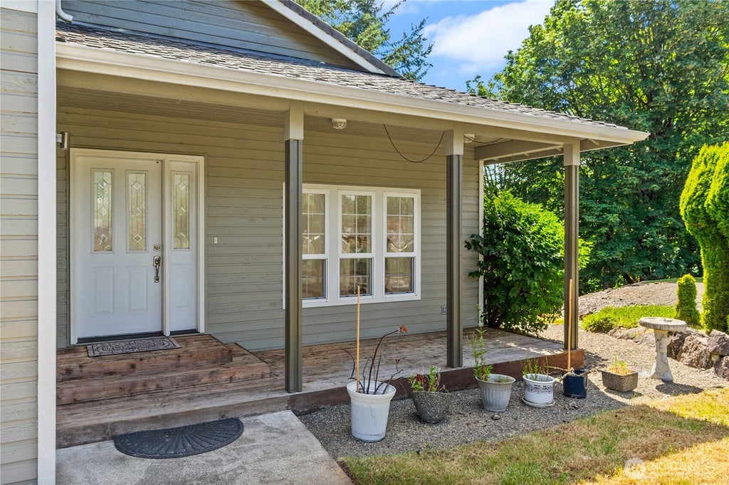 Photo of 1815 Crosby Court SW, Tumwater, WA 98512 (MLS # 2542505)