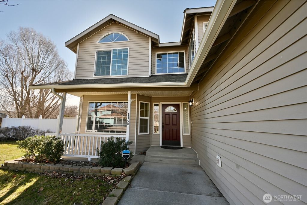 Photo of 1359 Yost Circle NE, Moses Lake, WA 98837 (MLS # 2489517)