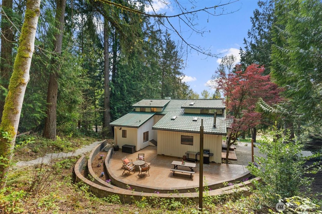 Photo of 10708 185th Avenue SE, Issaquah, WA 98027 (MLS # 2371278)