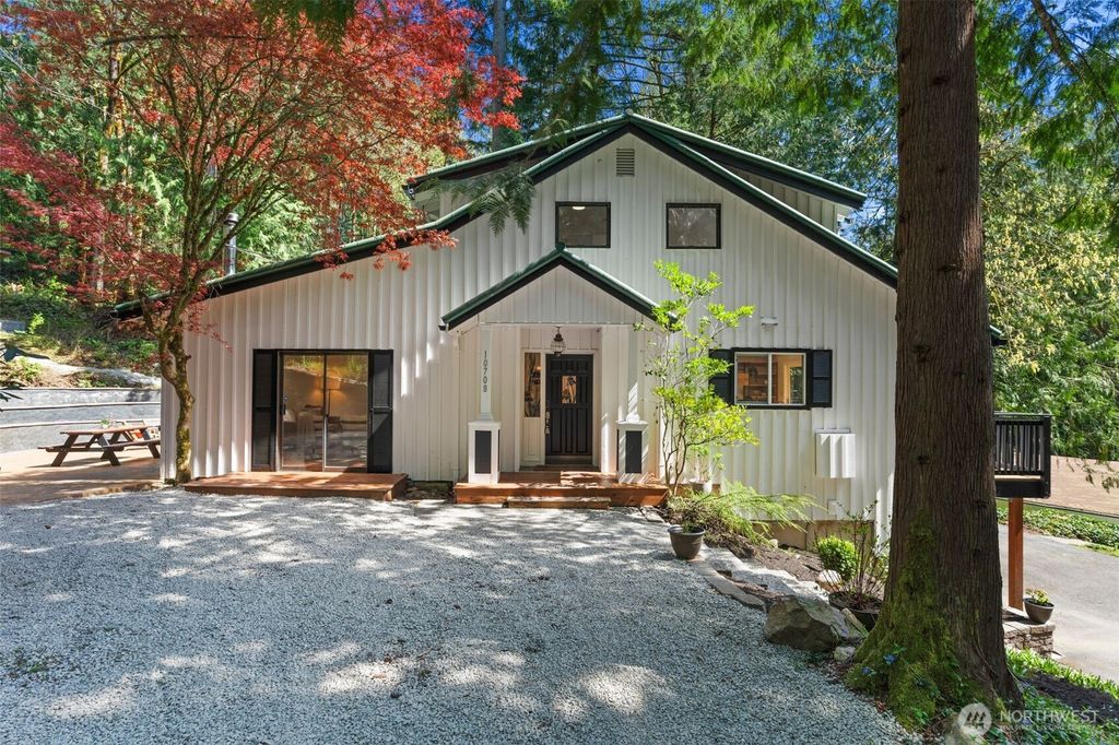 Photo of 10708 185th Avenue SE, Issaquah, WA 98027 (MLS # 2371278)