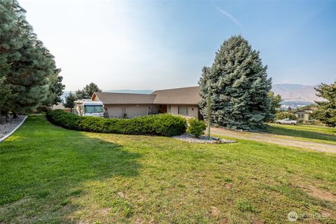 Photo of 326 23rd Street NE, East Wenatchee, WA 98802 (MLS # 2431370)