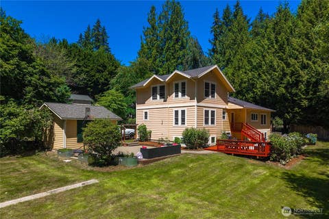 Photo of 18443 Ballinger Way NE, Lake Forest Park, WA 98155 (MLS # 2533219)