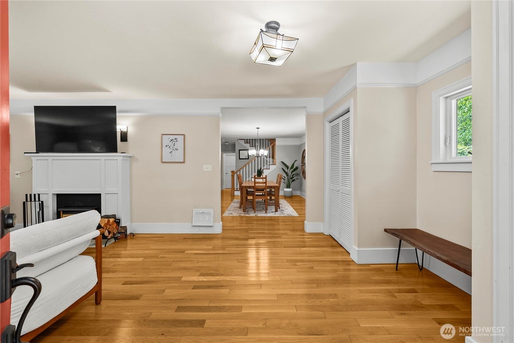 Photo of 18443 Ballinger Way NE, Lake Forest Park, WA 98155 (MLS # 2533219)