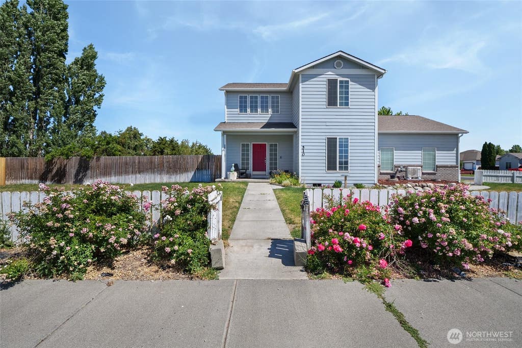 Photo of 510 E Quintanilla Drive, Moses Lake, WA 98837 (MLS # 2549530)