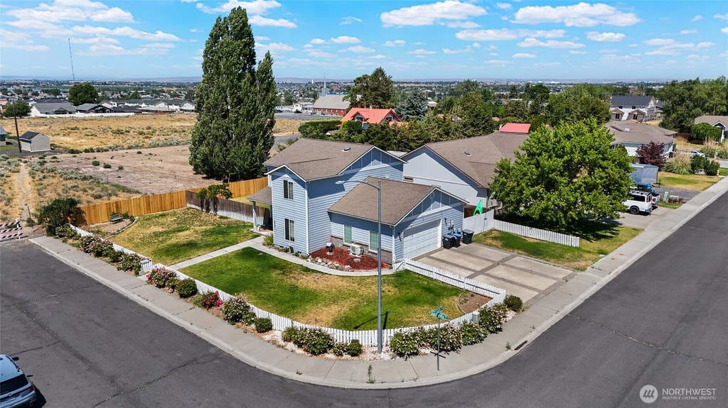 Photo of 510 E Quintanilla Drive, Moses Lake, WA 98837 (MLS # 2549530)