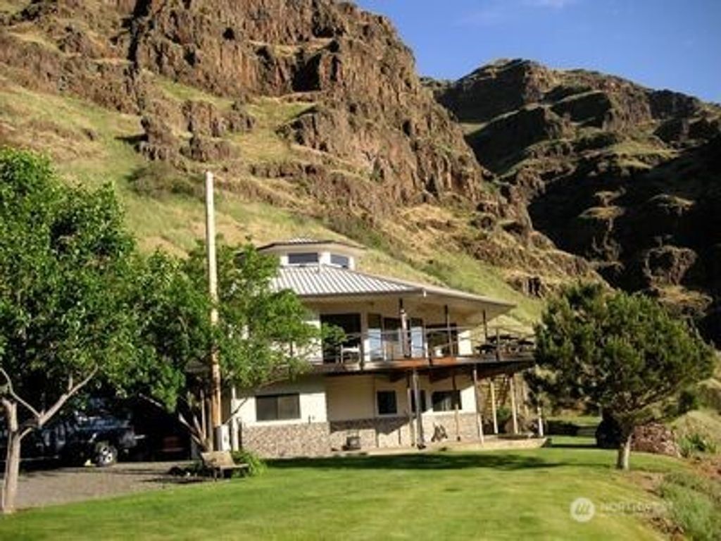 Photo of 37896 Snake River Road, Asotin, WA 99402 (MLS # 2483152)