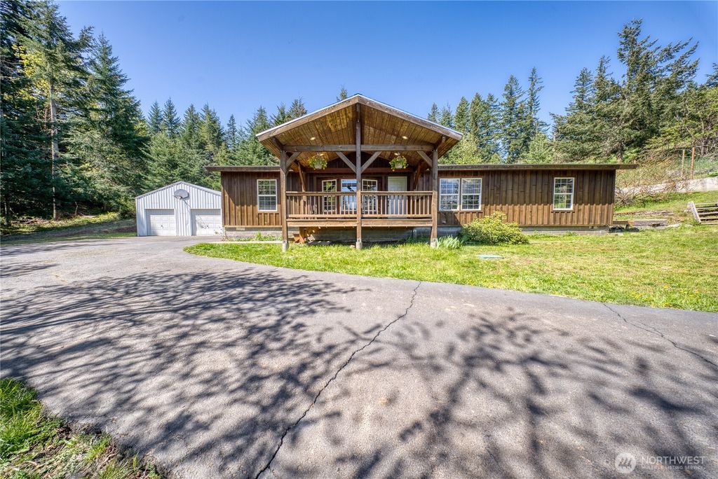 Photo of 22 Ramsay Lane, White Salmon, WA 98672 (MLS # 2517434)