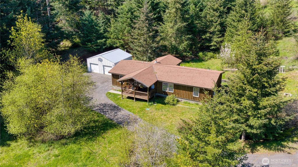 Photo of 22 Ramsay Lane, White Salmon, WA 98672 (MLS # 2517434)