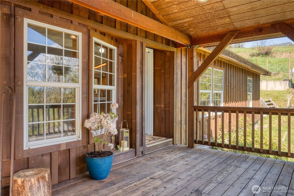 Photo of 22 Ramsay Lane, White Salmon, WA 98672 (MLS # 2517434)