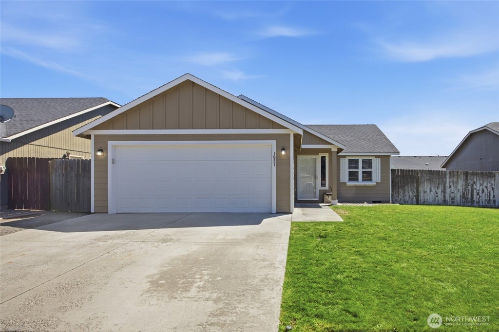 Photo of 1621 E Truman Drive, Moses Lake, WA 98837 (MLS # 2560580)