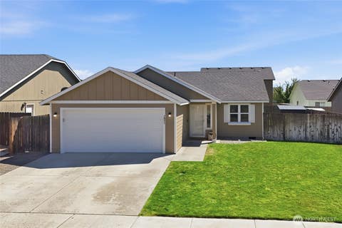 Photo of 1621 E Truman Drive, Moses Lake, WA 98837 (MLS # 2560580)