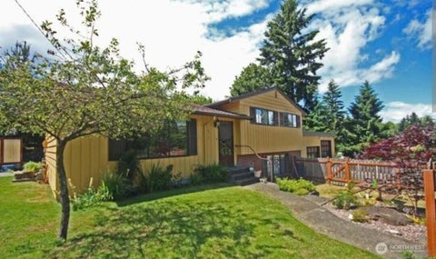 Photo of 16517 16th Avenue SW, Burien, WA 98166 (MLS # 2576268)