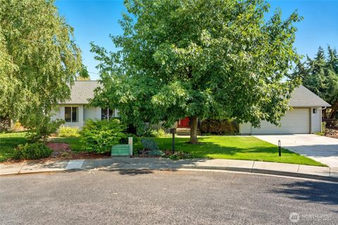 Photo of 224 SE 20th Place, Milton-Freewater, OR 97862 (MLS # 2433038)