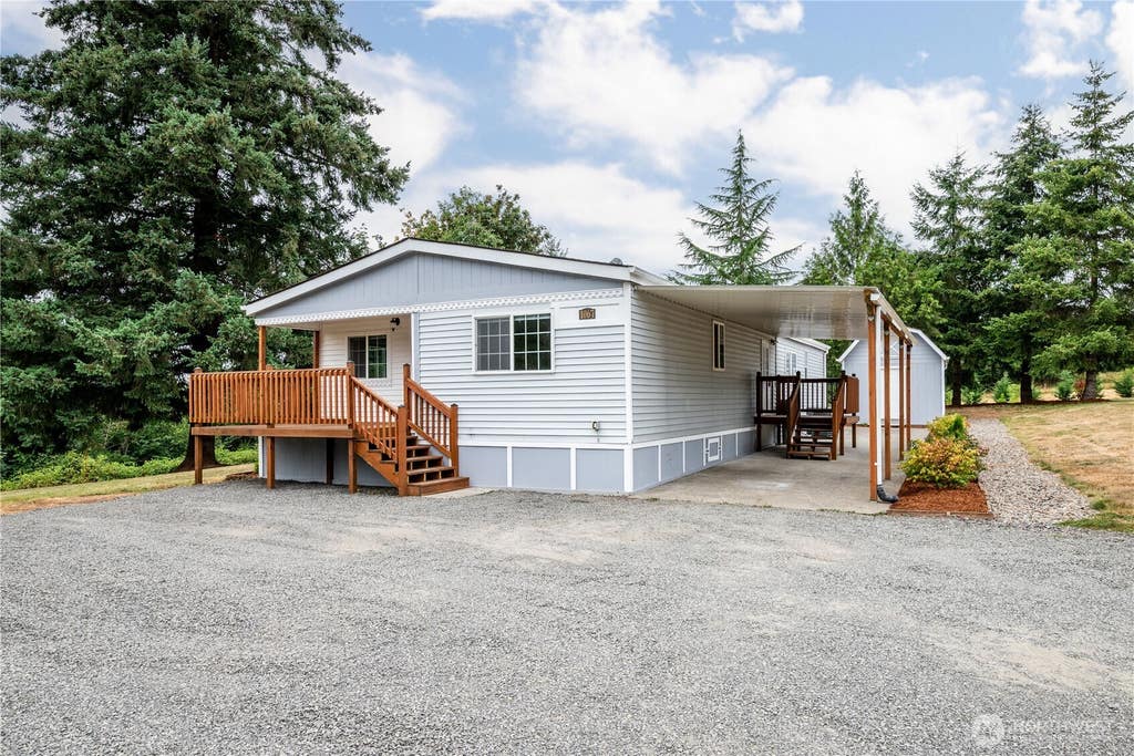 Photo of 1067 Spirit Lake Highway, Castle Rock, WA 98611 (MLS # 2567430)