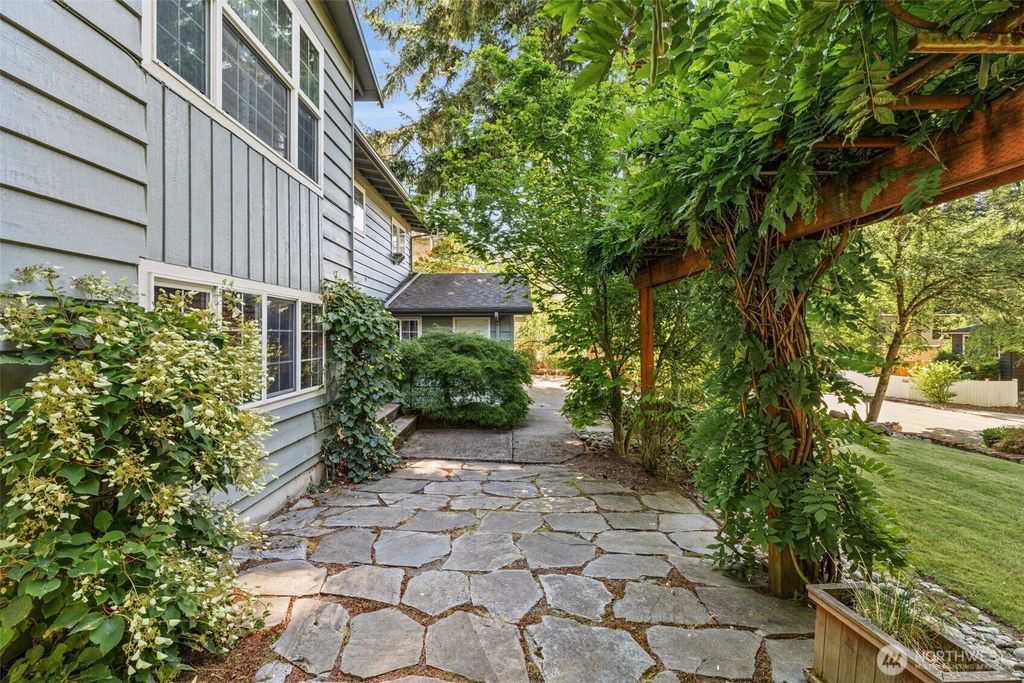 Photo of 11236 115th Place NE, Kirkland, WA 98033 (MLS # 2420973)