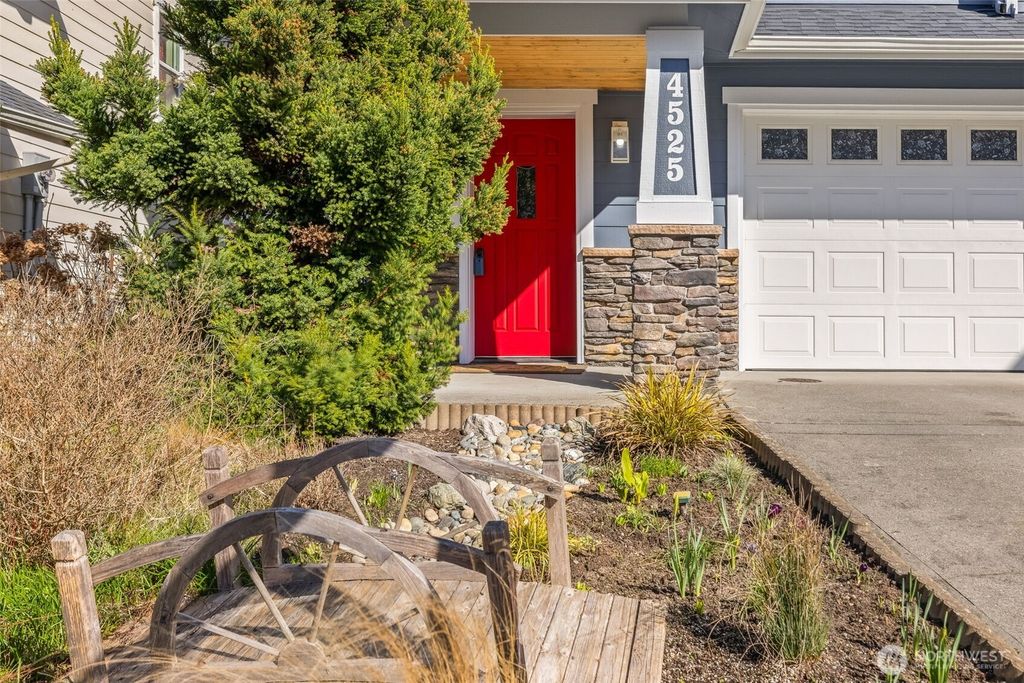 Photo of 4525 5th Drive SE, Everett, WA 98203 (MLS # 2483741)