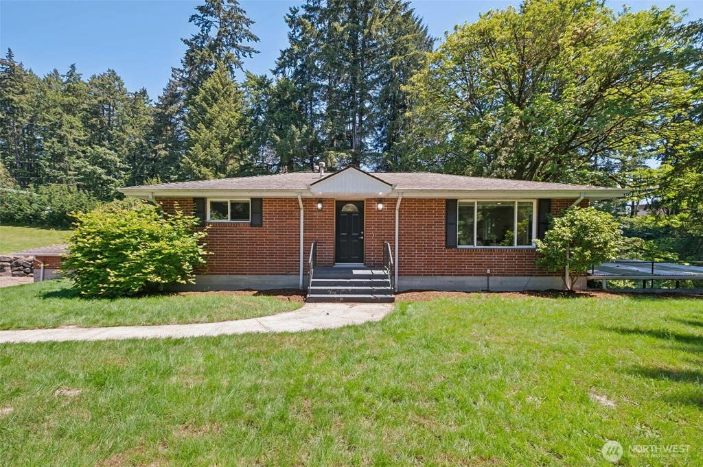 Photo of 8016 Pacific Highway HWY S, Federal Way, WA 98003 (MLS # 2551587)