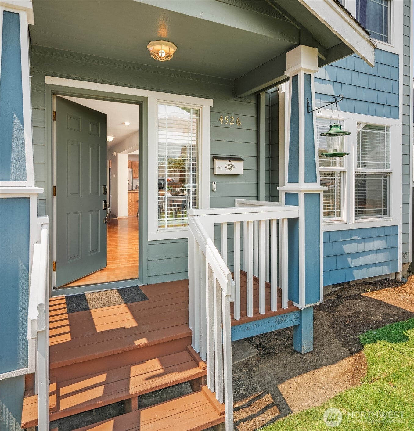 4526 S Warner