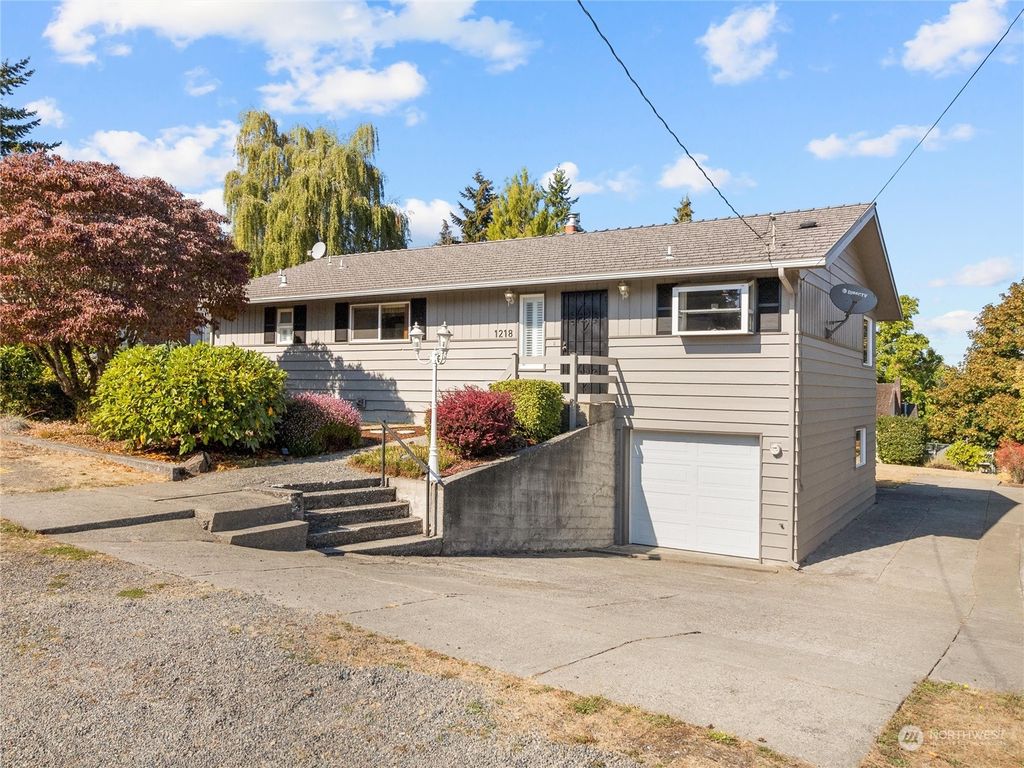Photo of 1218 SW 158th Street, Burien, WA 98166 (MLS # 2003261)