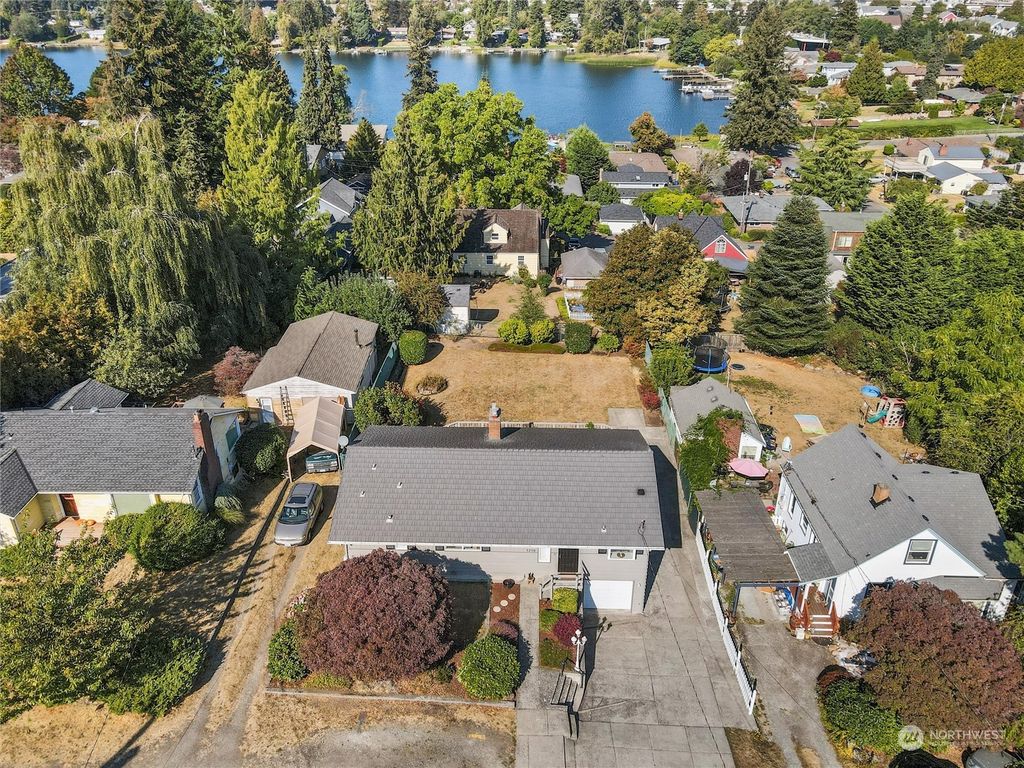 Photo of 1218 SW 158th Street, Burien, WA 98166 (MLS # 2003261)