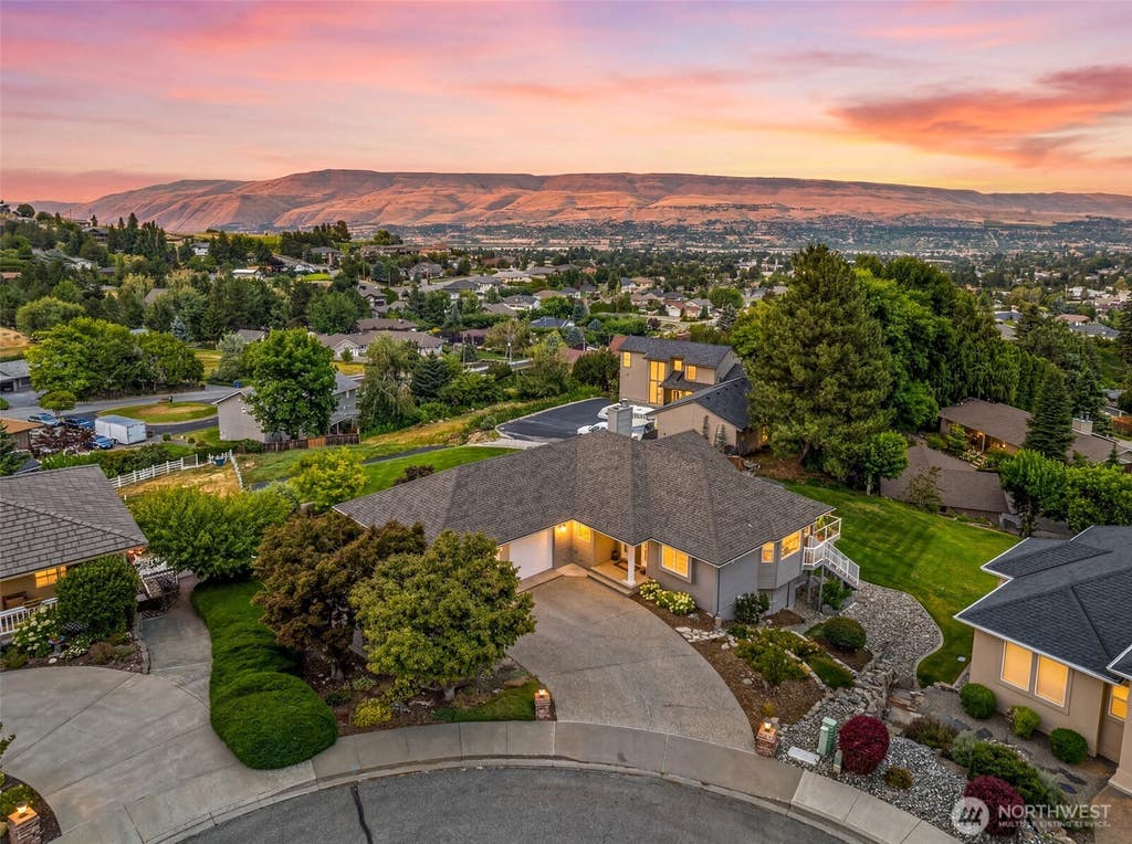Photo of 507 Day Road, Wenatchee, WA 98801 (MLS # 2550559)